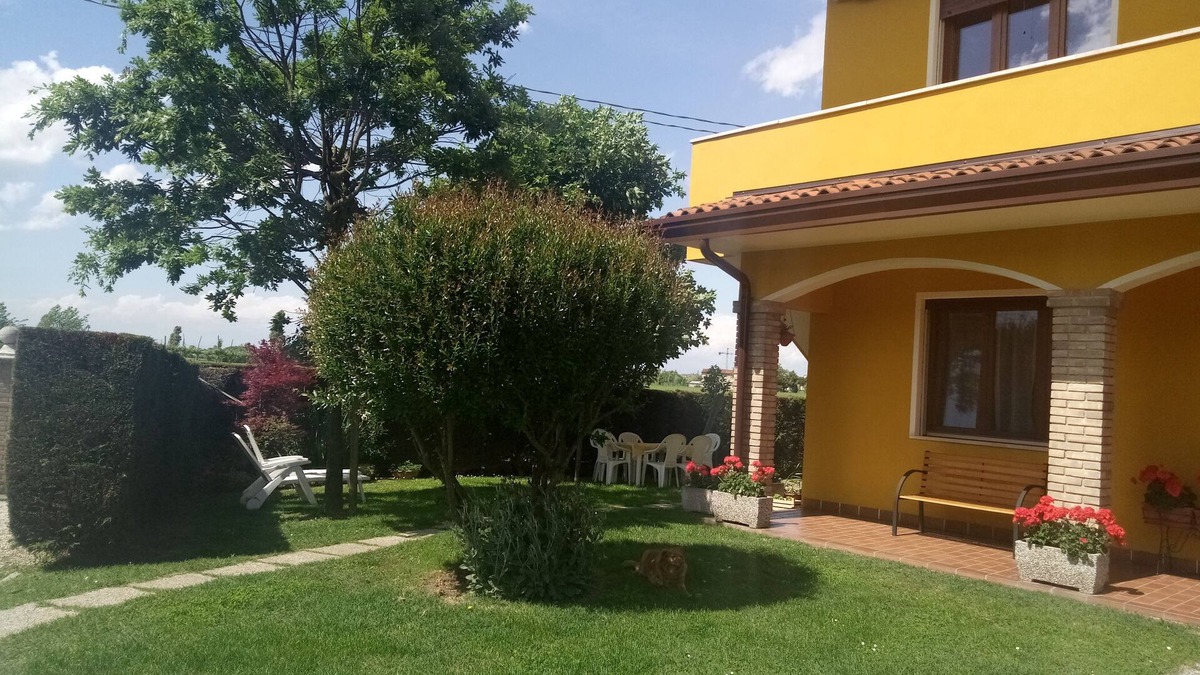 Brugine Apartment | Veneto house with garden