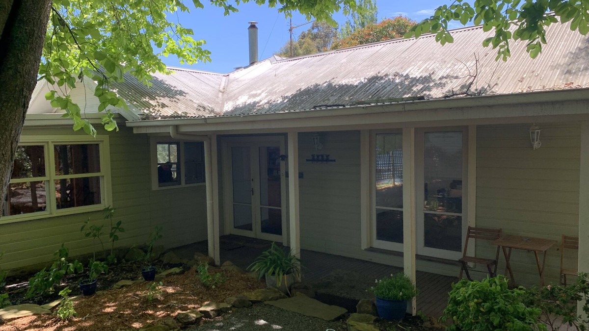 Yinnar South Cottage | Venetta Country Cottage (Butterfly Cottage) Escape to the countryside