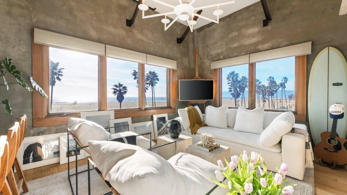 Venice Apartment | Venice Beachfront Artist Loft