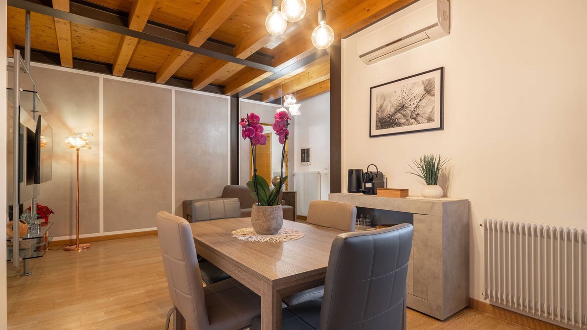 Noventa di Piave Apartment | [Venice-Suite Hemingway] a few steps away Outlet with Netflix and Wi-fi
