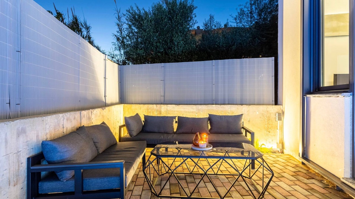Anatolikos Sinikismos Apartment | Ventiri Lofts - Luxury Duplex w Private Garden