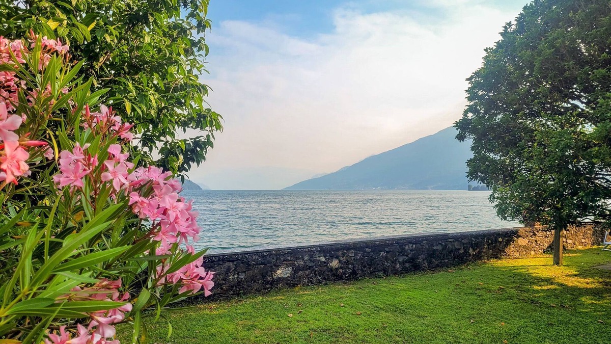 Domaso Apartment | Vento Breva holiday appartment with garden directly on the lake