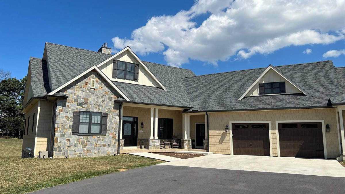 Stephens City House | Ventura Manor grand 3 BR 3.5 BA house with fitness room, WIFI & pretty views.