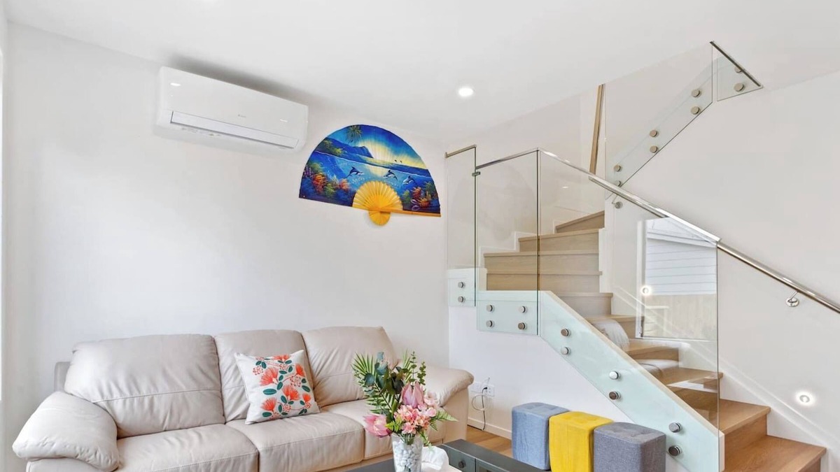 Mangere House | Ventura Retreat Townhouse with Parking and Patio