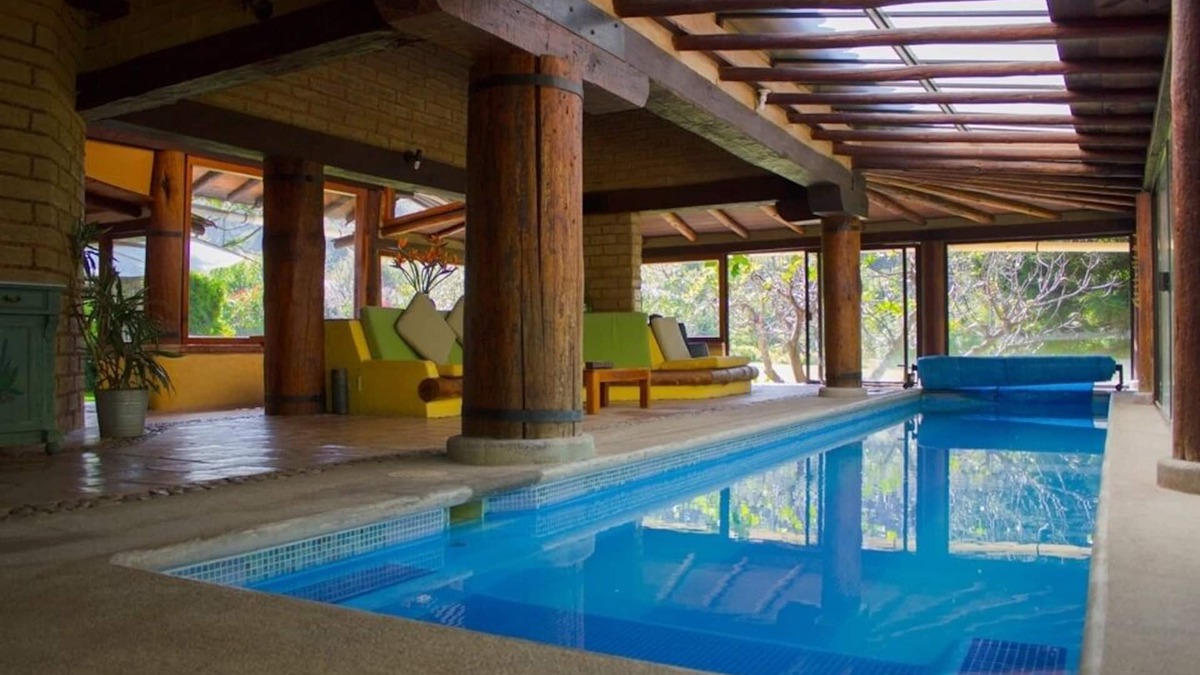 Santa Maria Ahuacatlan House | venue&Home w/bungalow & cabin. Mountain views, indoor pool & soccer field