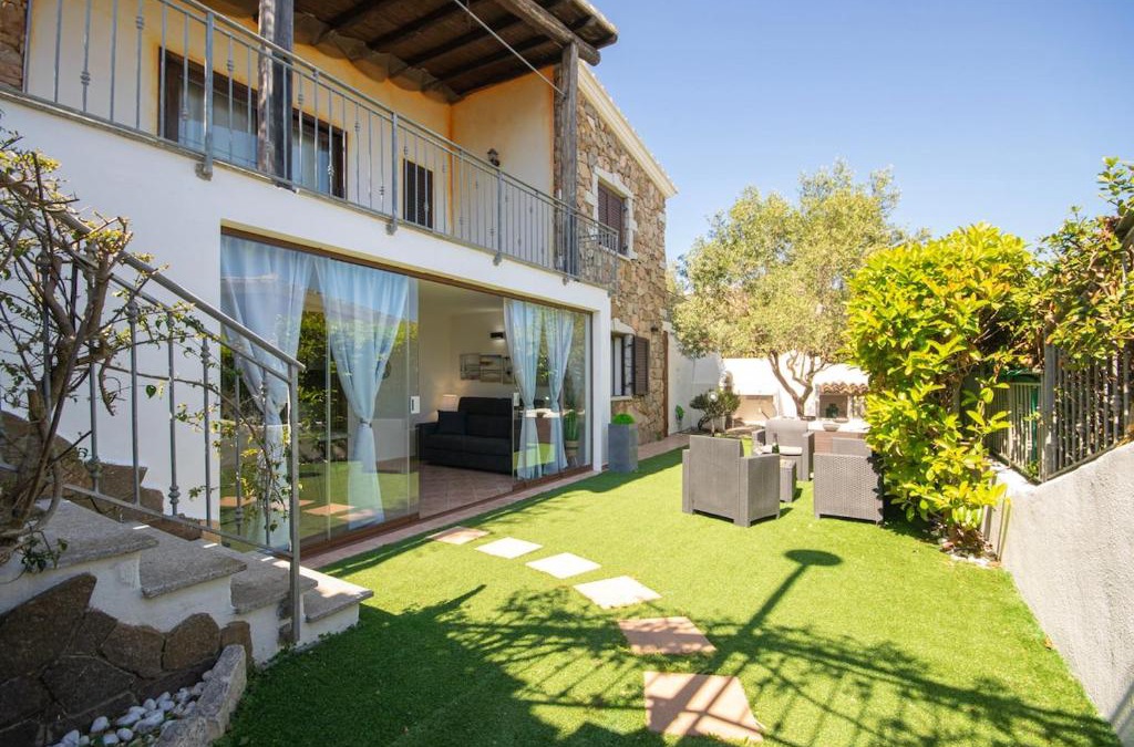 Siniscola Apartment | Veranda with Jacuzzi & BBQ 1 minute from the Beach