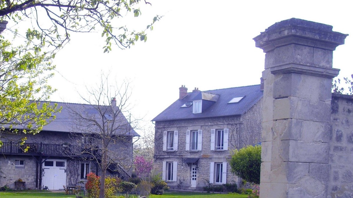 Chivres-Val House | Verdonne field.