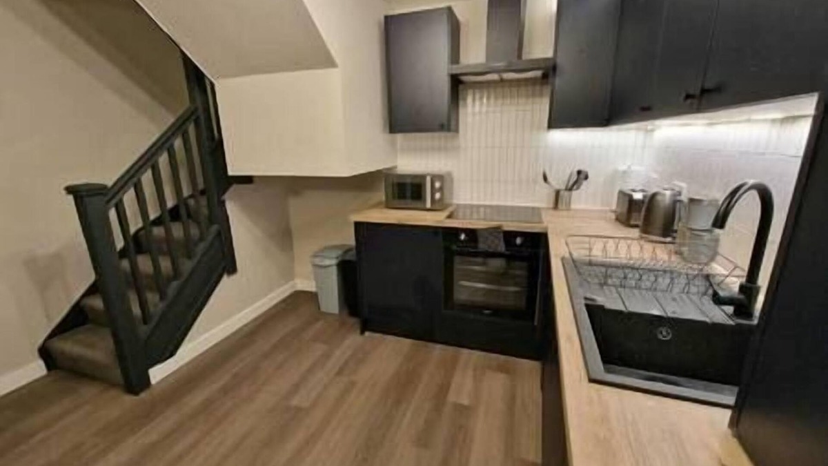 Plasnewydd Apartment | Vere Room 2 - Double Room - En Suite - Close to City Centre