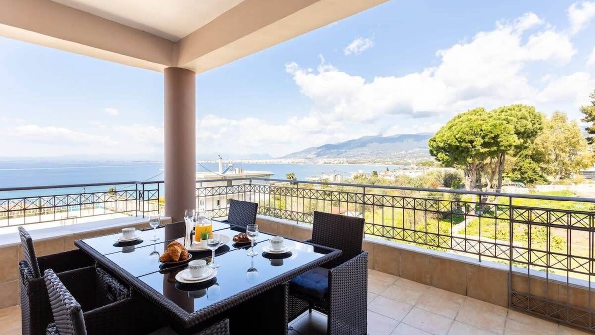 Paralia Vergas Apartment | Verga Beachside Getaway with Panoramic Seaviews