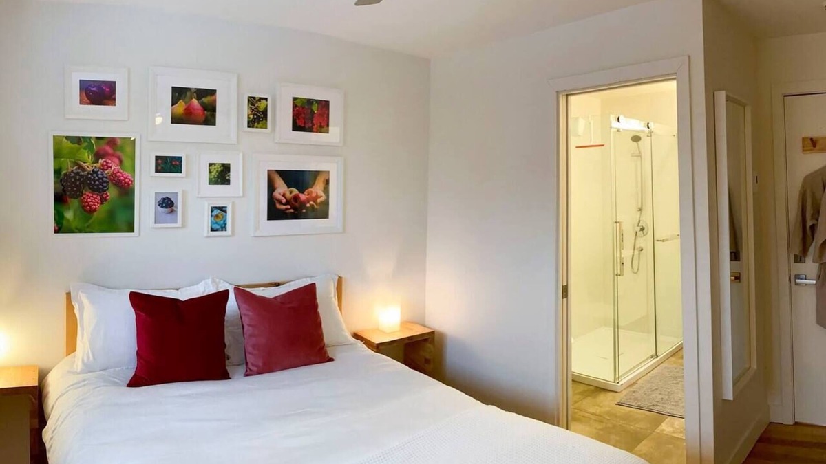 Shefford Apartment | VERGER Room – Cozy & Eco-Friendly Stay around Mt. Shefford, VERGER Room – Zen & Nature-Inspired Spac