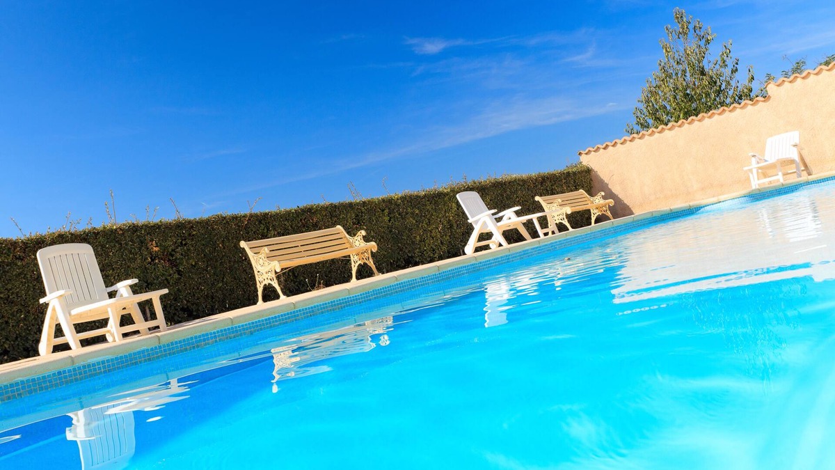 Barjols Apartment | VERMENTINO" APARTMENT SLEEPS 4 IN THE HEART OF A 120-HECT. WINE-GROWING ESTATE.