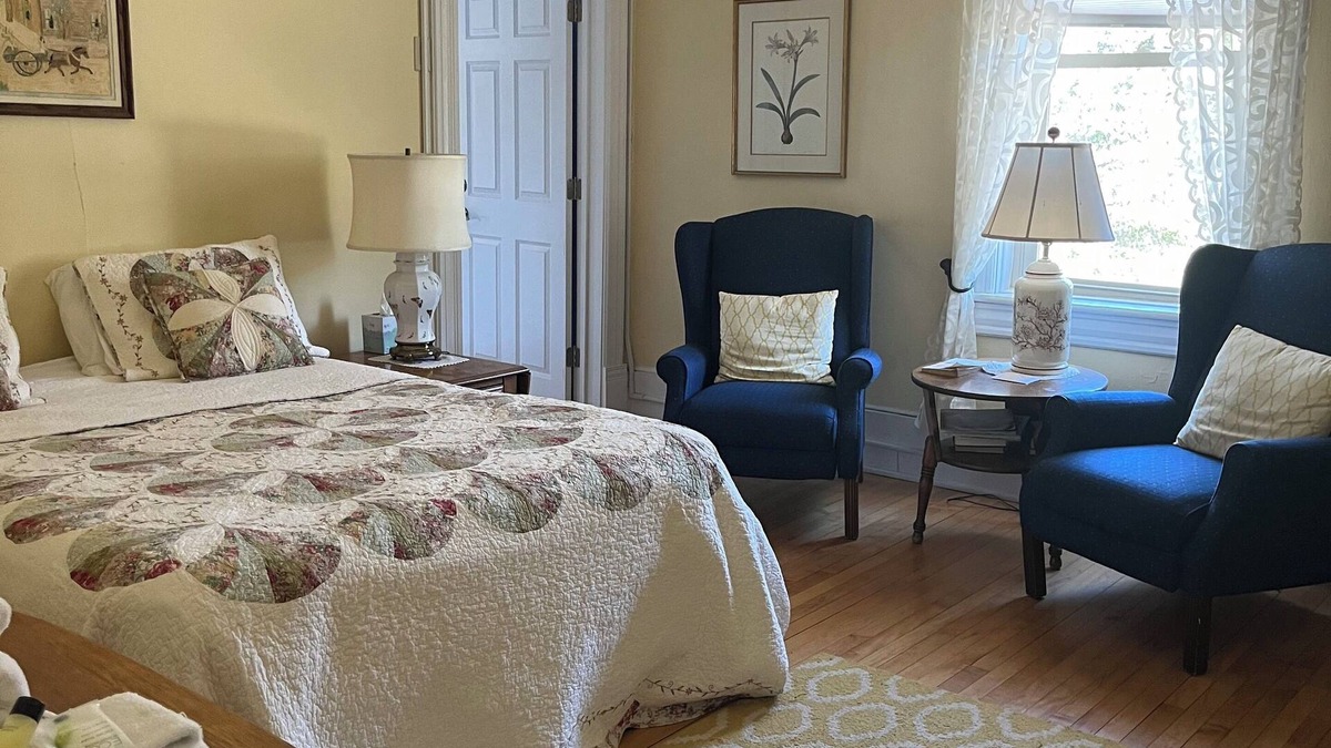 Soudan Bed & Breakfast | Vermilion Park Inn, #12 Celtic Room (2nd floor) w/ensuite