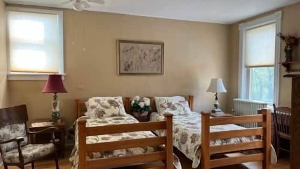 Soudan Bed & Breakfast | Vermilion Park Inn, #8 Italian Room (2nd floor)