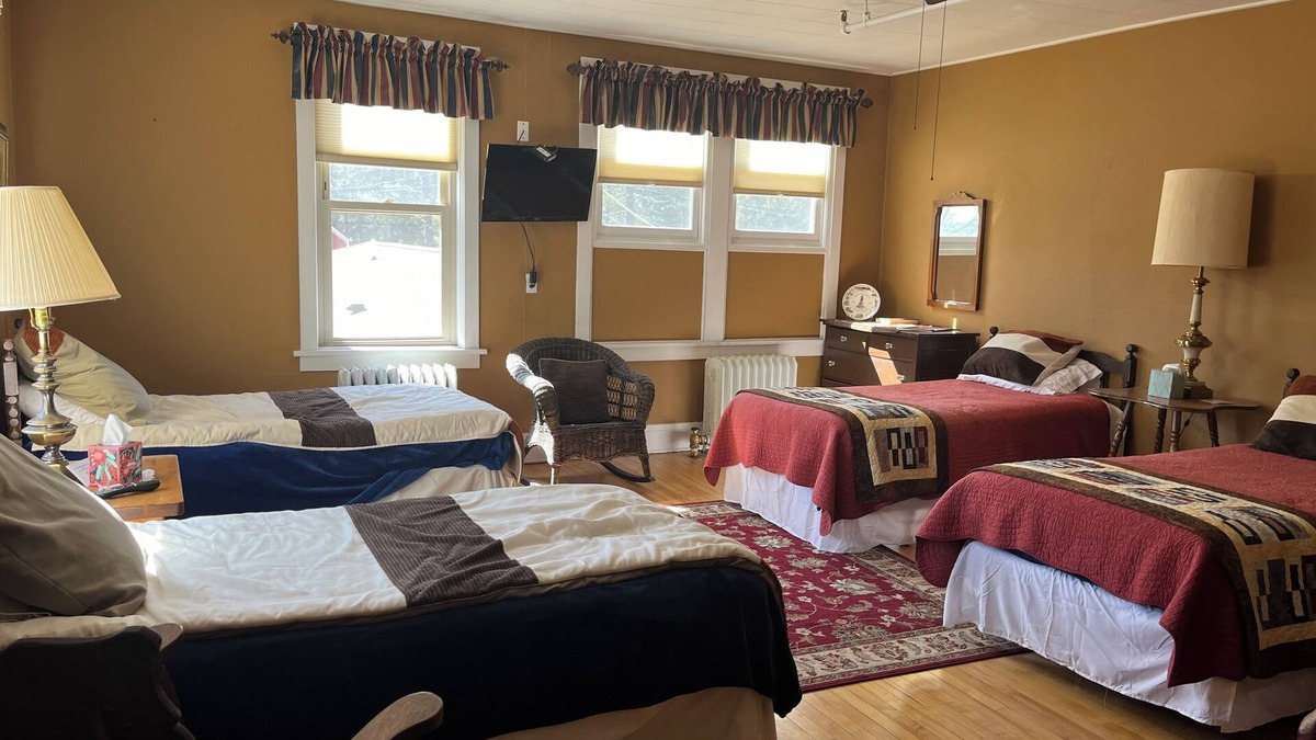 Soudan Bed & Breakfast | Vermilion Park Inn, #9 Family Room (2nd floor)