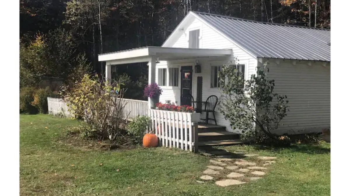 Londonderry Cottage | Vermont Country Cottage (Near Village)