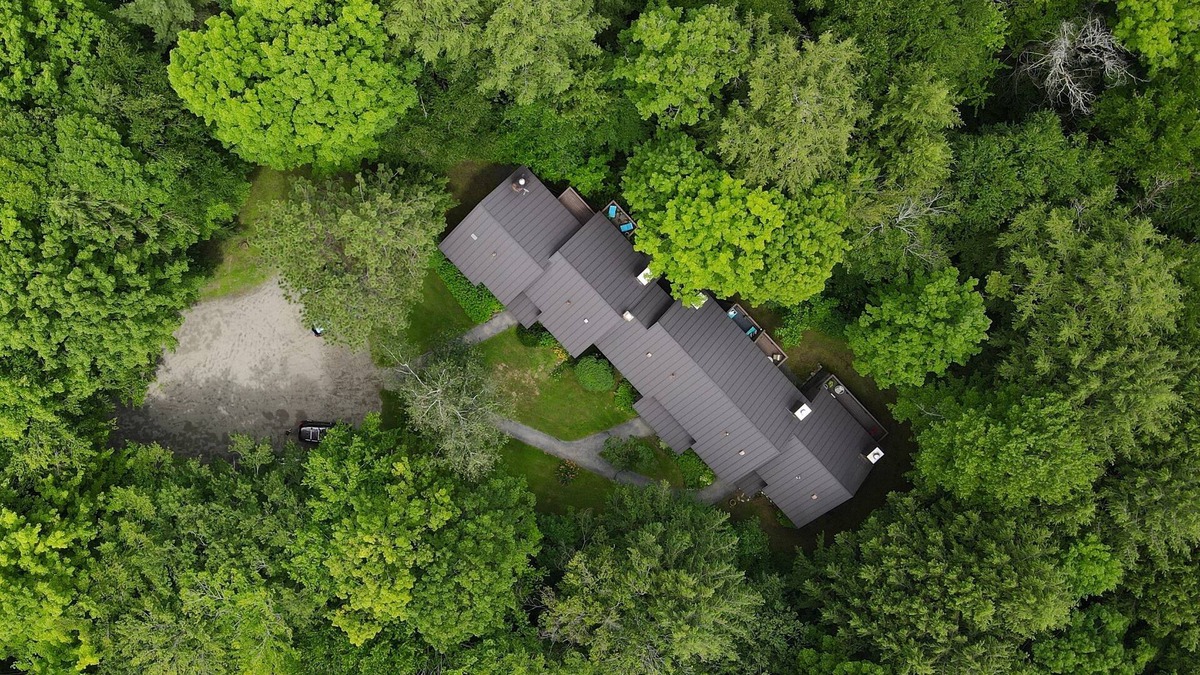 Quechee Condo | Vermont get-away end unit townhouse nestled in the trees