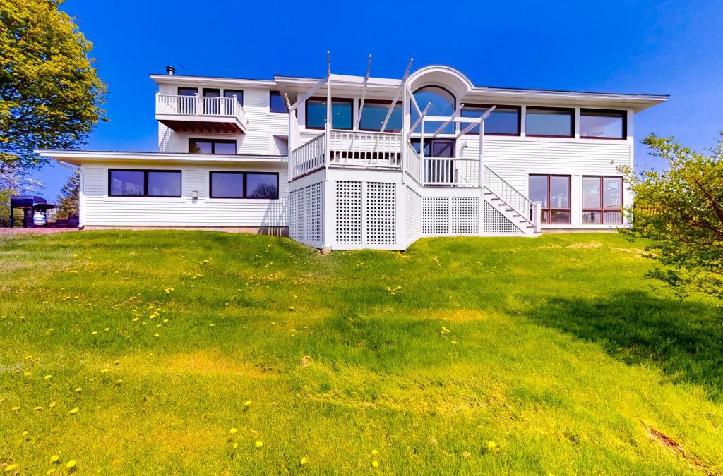 Charlotte House | Vermont Panoramic Lake View