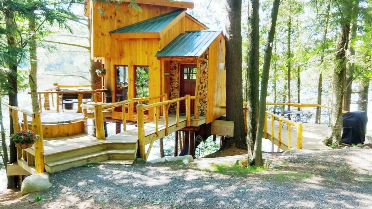 Newport Cabin | Vermont Tree Cabin on Walker Pond, private retreat