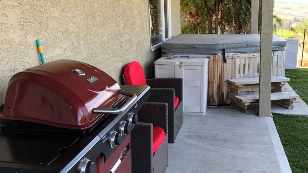 Vernon Apartment | Vernon valley view suite with private Hot Tub