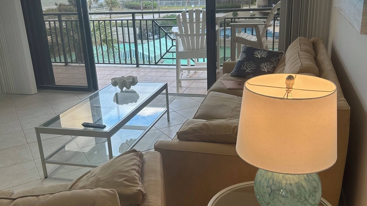 Central Beach Condo | Vero Beach 2Bed 2Bath Condo with, Pool, Tennis, Pickleball, Fitness Next 2 Beach