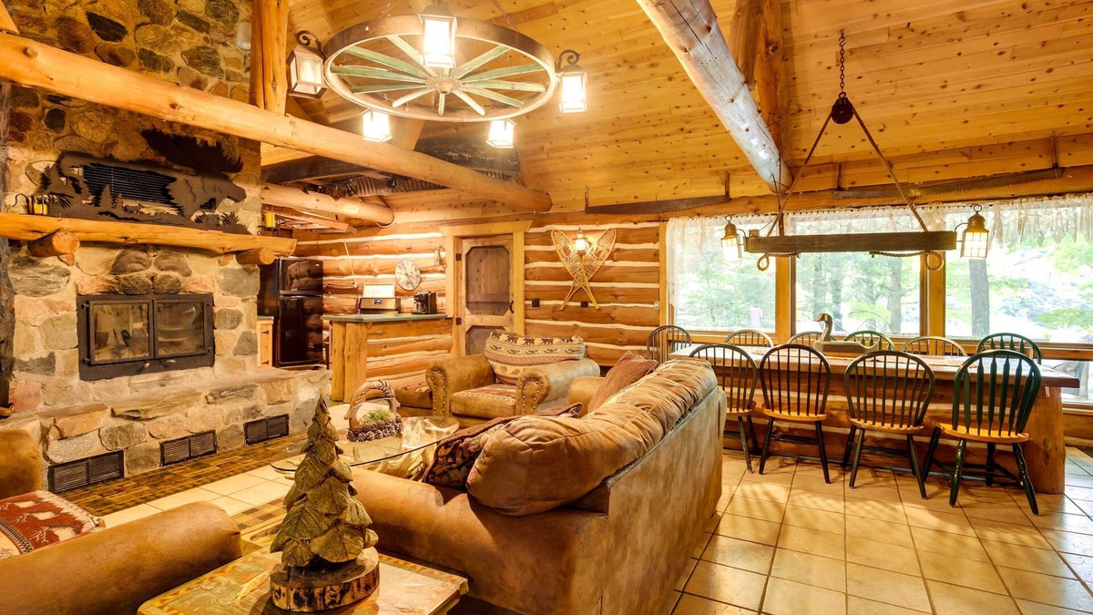 Hill Apartment | Versatile Bass Lake Cabin with Deck!