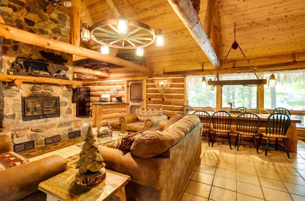 Hill Apartment | Versatile Bass Lake Cabin with Deck!