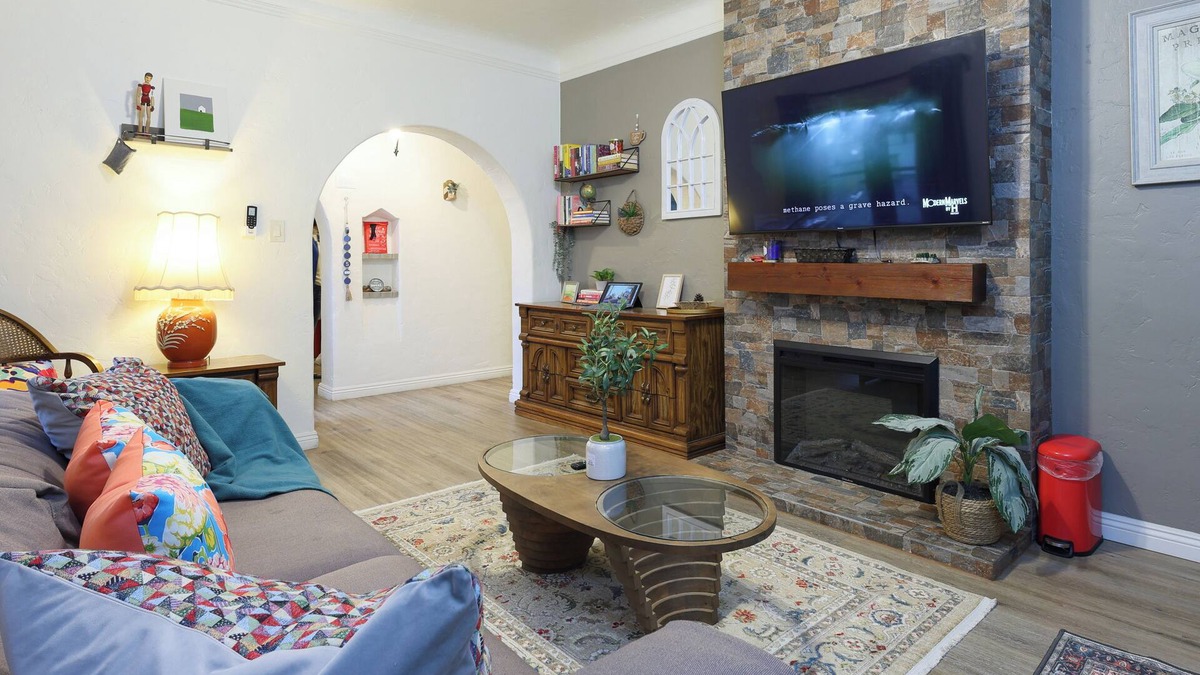 Santa Ana Apartment | Versatile Downtown 1B1B Home near Disneyland