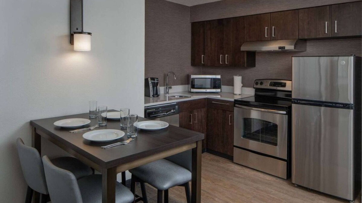 Fairfax Apartment | Versatile Family Gem! Free Breakfast, Pets Allowed, Near Oxhill Battlefield Park