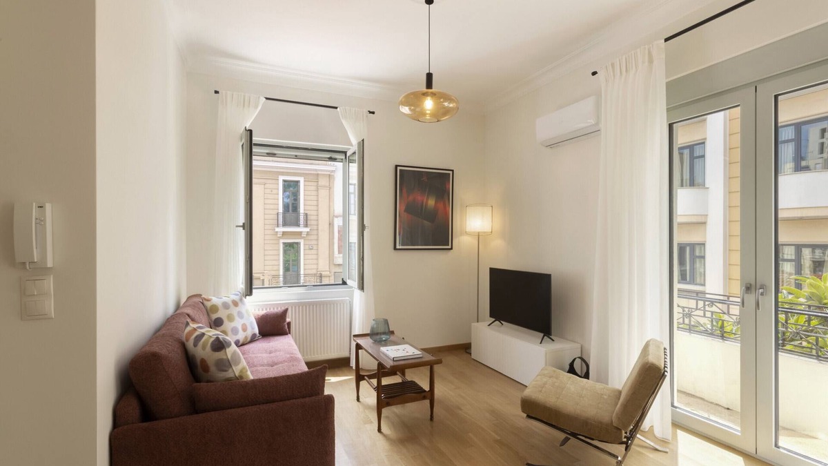 Pangrati Apartment | Versi2- Stylish 2BR pays homage to timeless charm