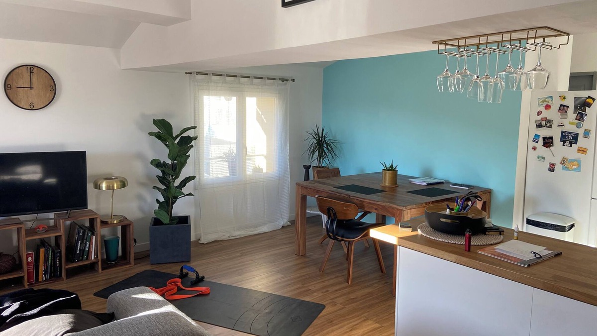 La Crau Apartment | Very atypical downtown apartment. Old oil mill!