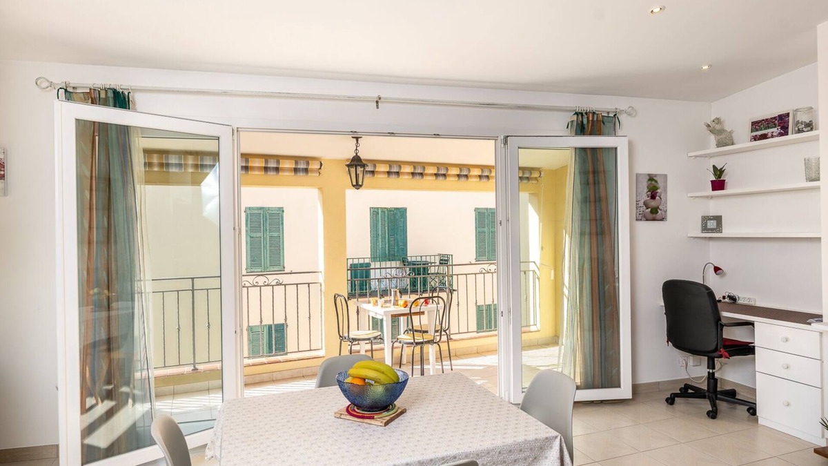 Antibes City Centre Apartment | Very beautiful 3-room terrace, in the heart of the old town, beach and port at 250 m