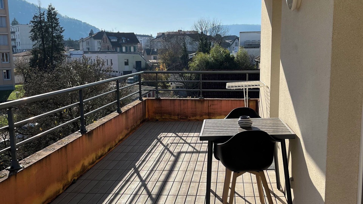 Up 1.5 Saint-Ferreol Apartment | Very bright apartment close to town center, quiet