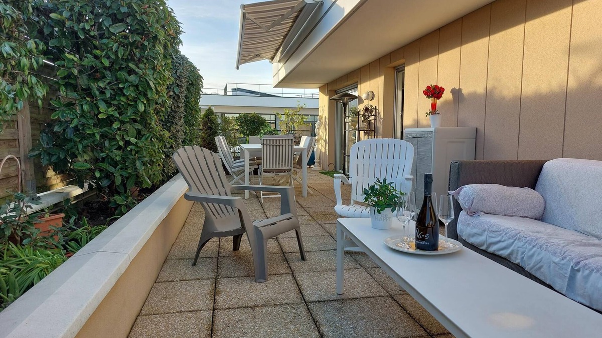 Chatenay-Malabry Apartment | Very bright terrace apartment with secured parking