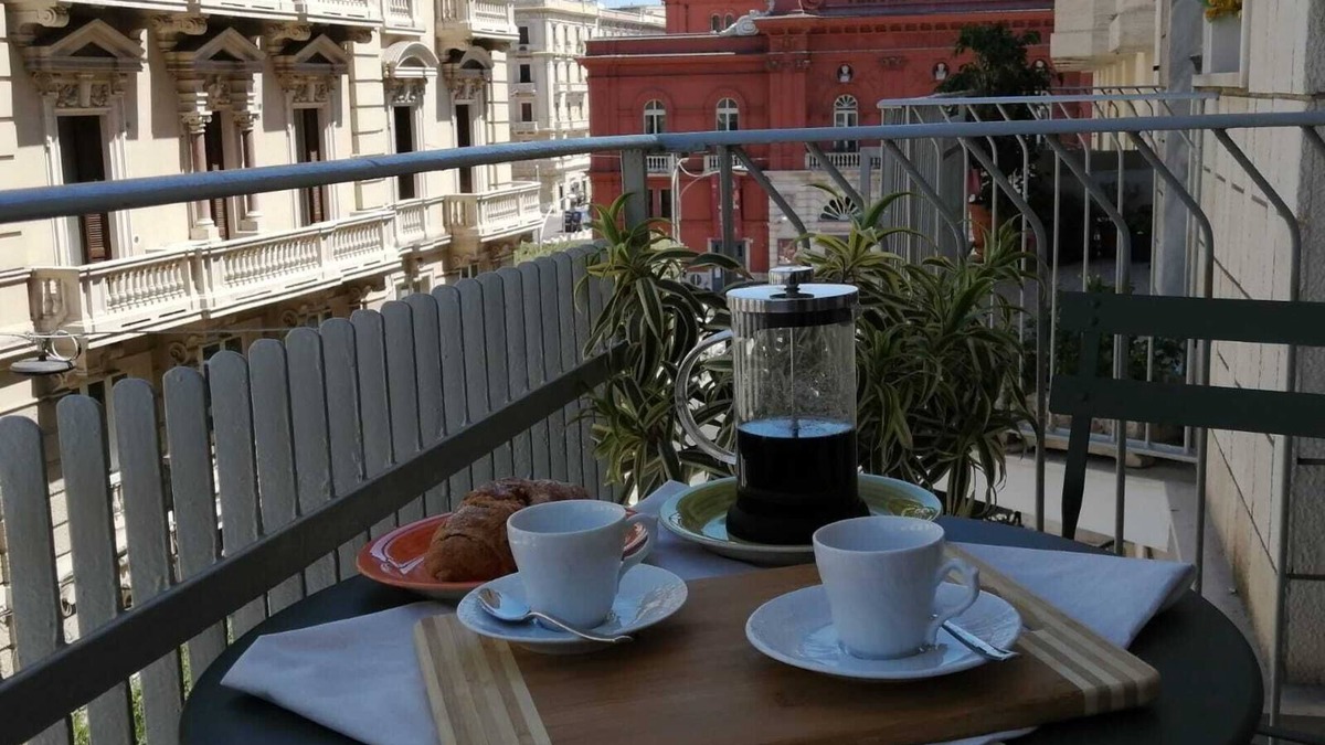 Bari City Centre Apartment | Very central and comfortable, facing Petruzzelli Theater