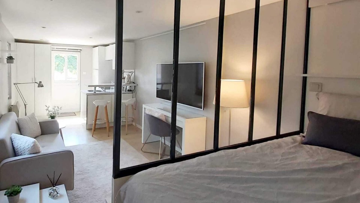 Saint-Rambert Apartment | Very charming studio in LYON on a "Cosy & Romantic" courtyard