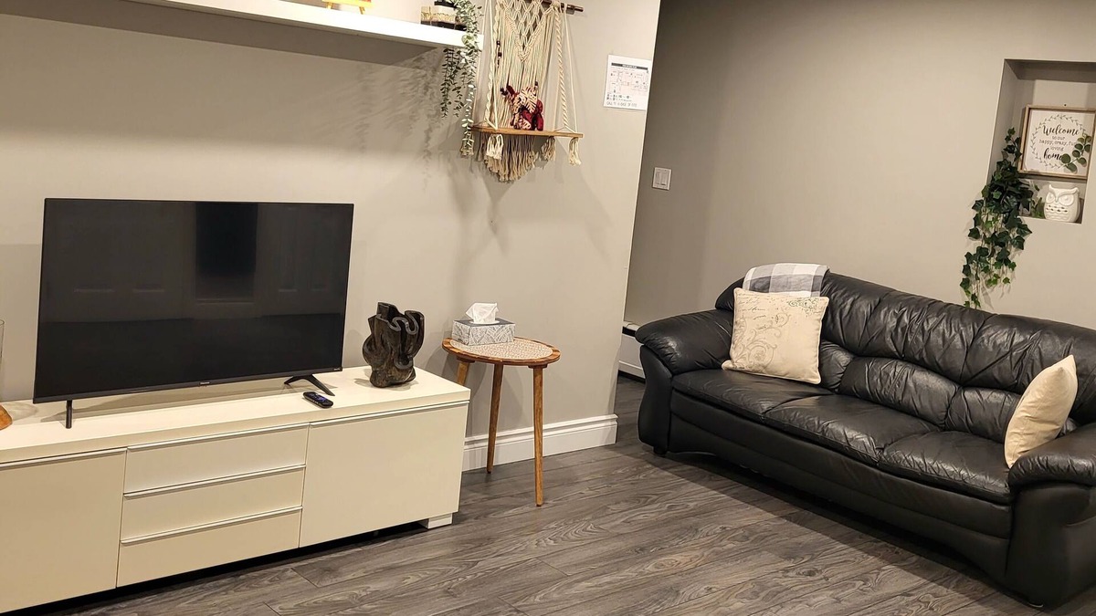 Brampton Apartment | Very clean, comfortable, spacious 2 bdr basement apartment in central location