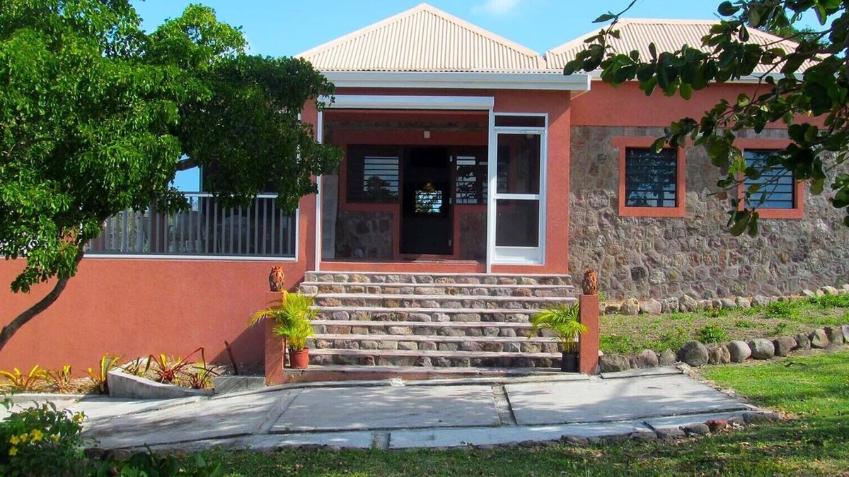 Cotton Ground House | Very close to beach.