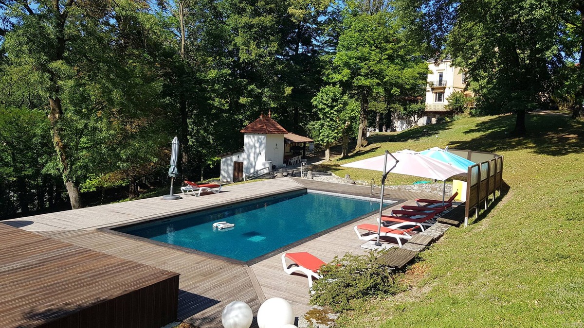 Oullins House | Very close to Lyon in the greenery with the lamas !