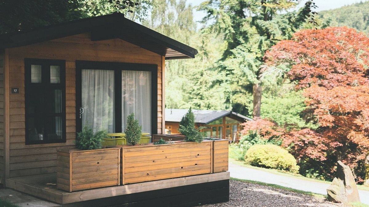 Birnam Ski Chalet | Very comfortable lodge with one king-size double and en suite shower.