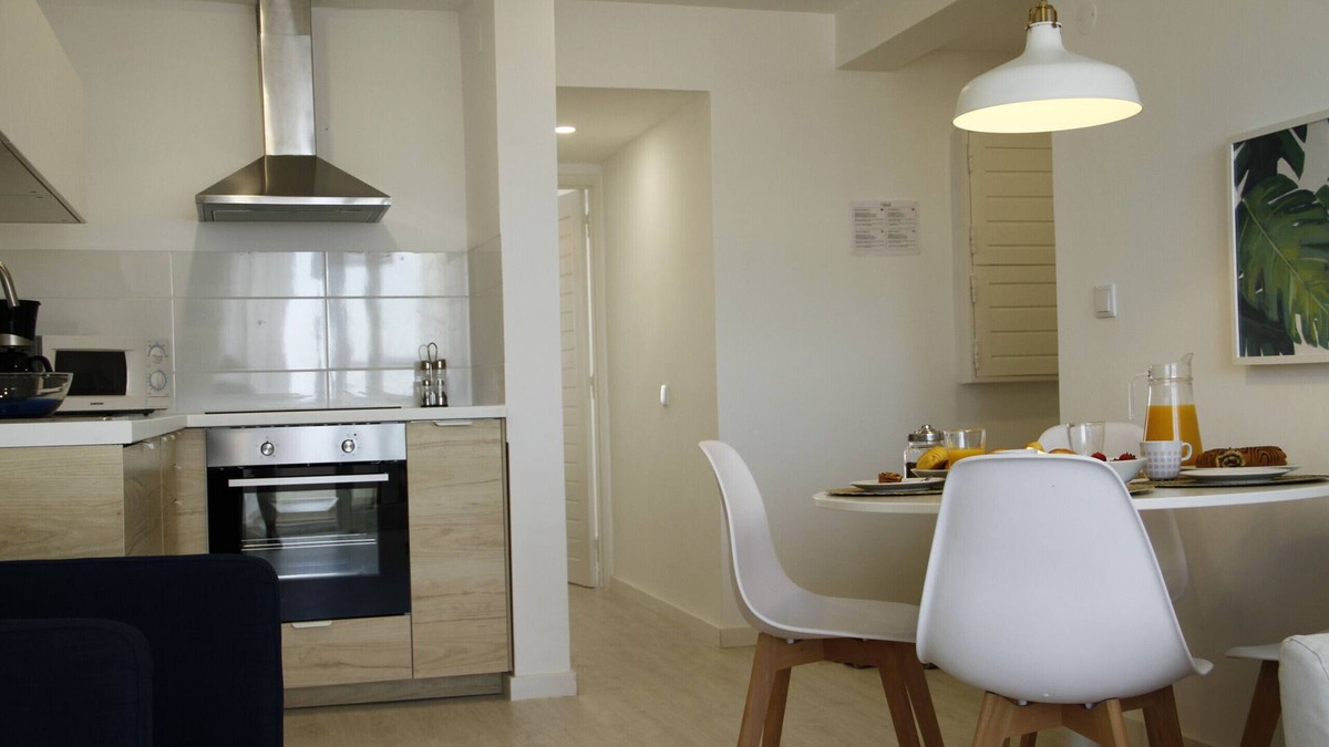Costa de Caparica Apartment | Very comfortable one bedroom apartment with balcony, in front of the beach, in Costa da Caparica.