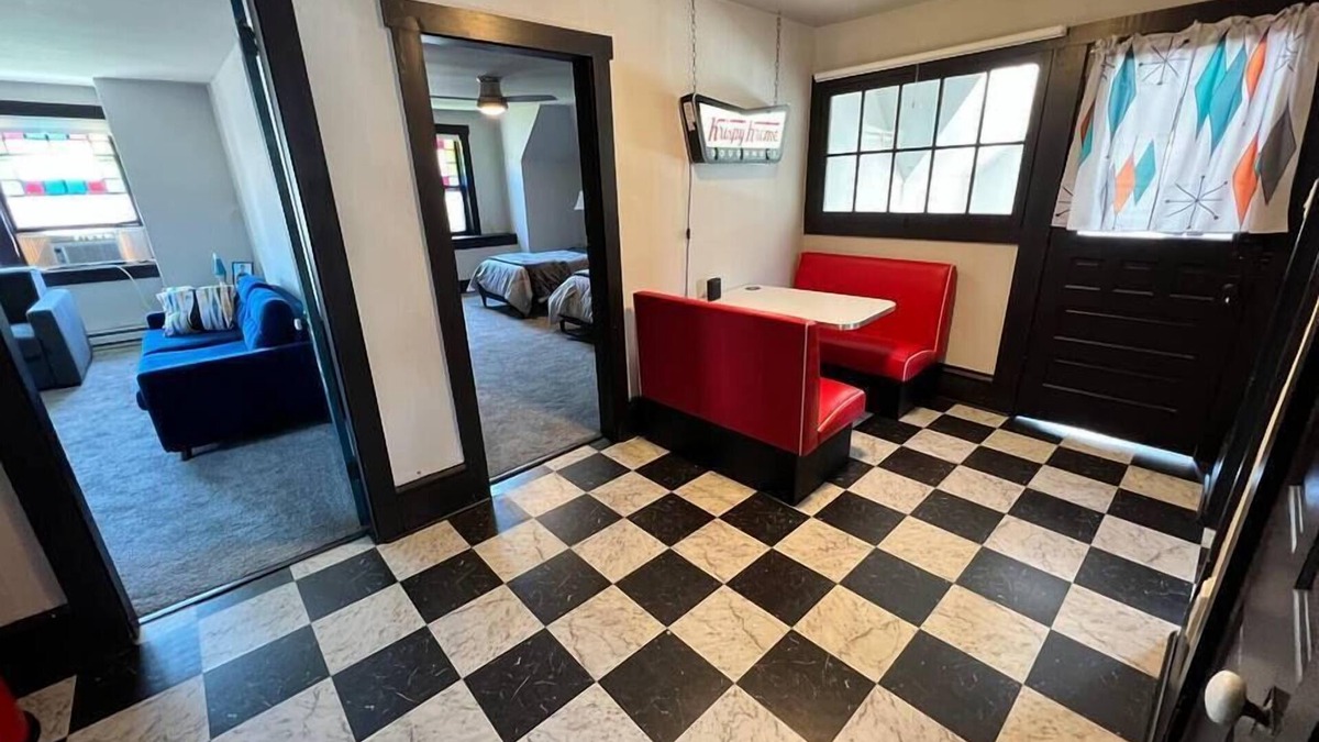 Bellefonte Apartment | Very Cool, Retro Getaway in Heart of Downtown
