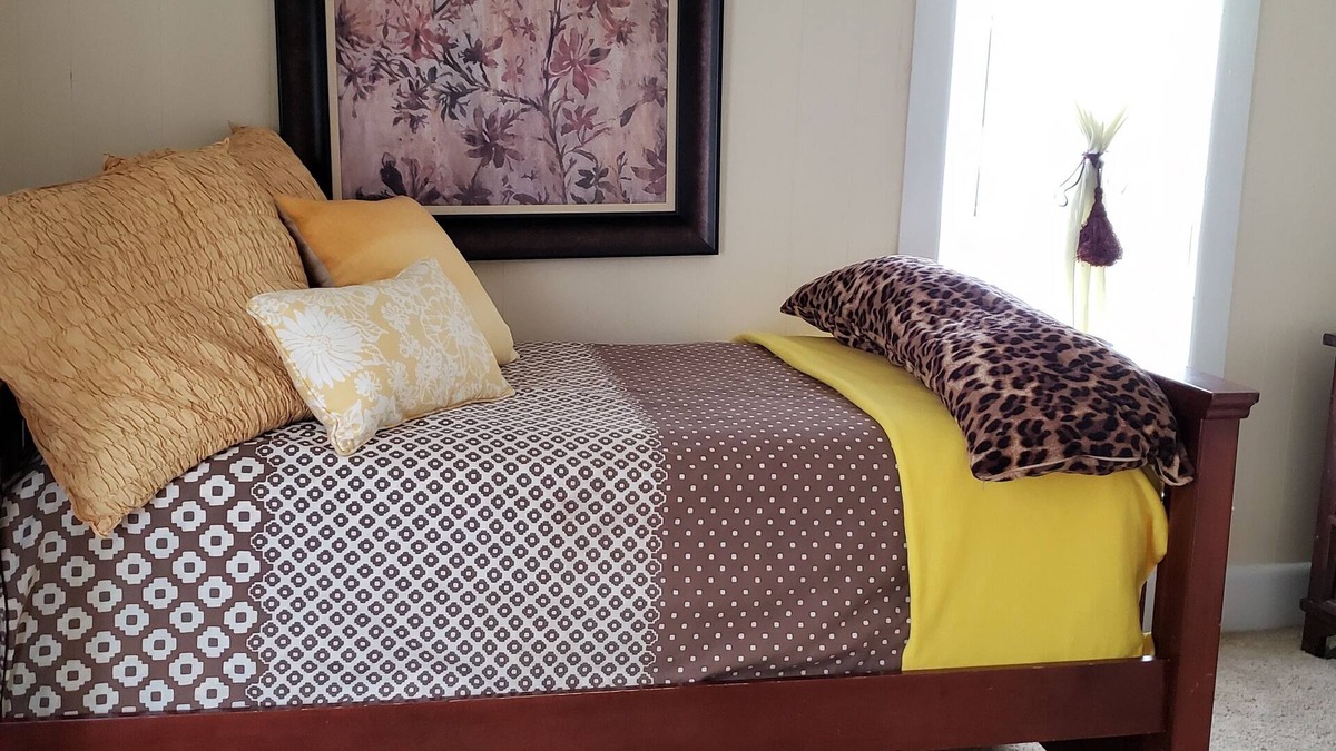 Mount Clemens House | Very cozy 1 room dwelling w/twin bed