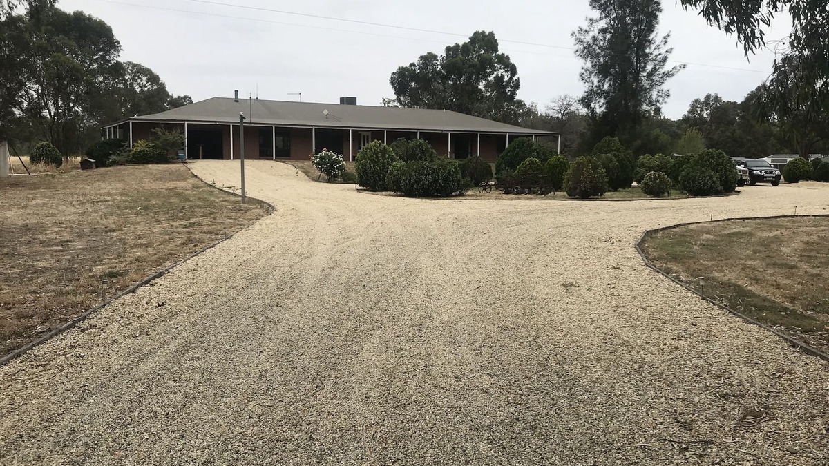Echuca Village House | Very Large 4 Bedroom House and Pool
