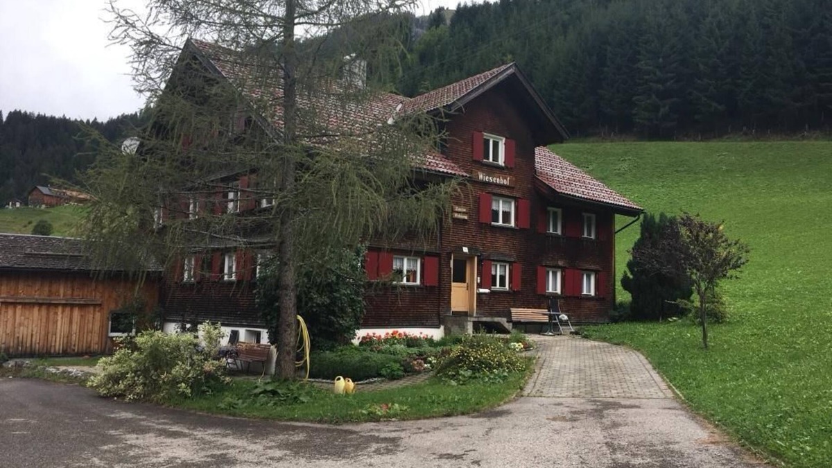 Schroecken Apartment | very large apartment in the attic with a view of the mountains