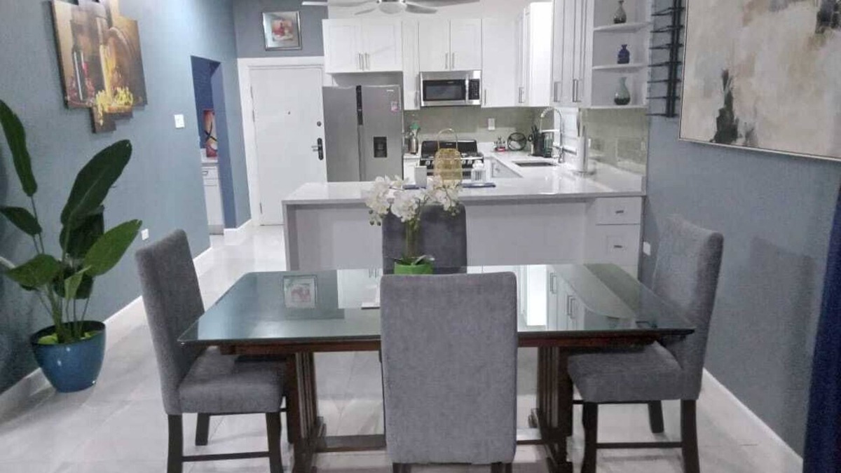 Portmore House | Very Large, charming 2- bedroom house in quaint Portmore with AC