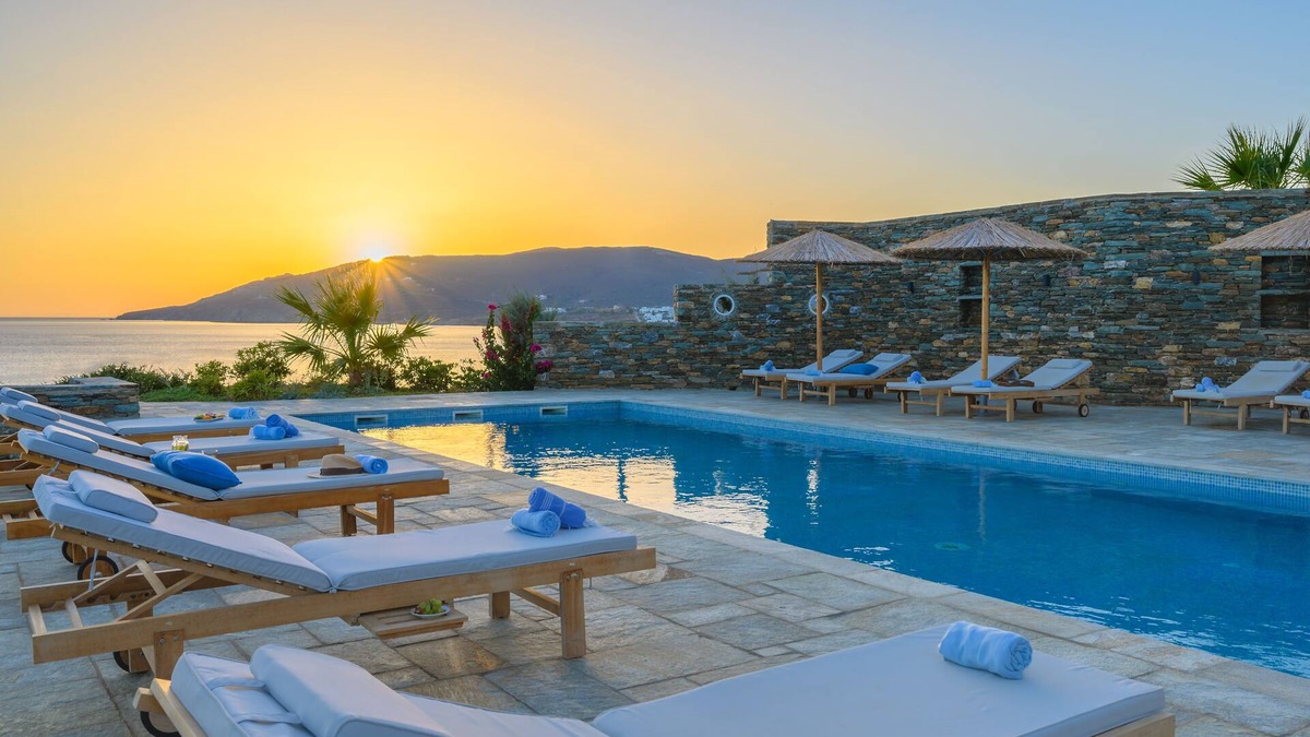 Gavrio House | Very large house with pool on the beach in 4 houses - Ideal for families