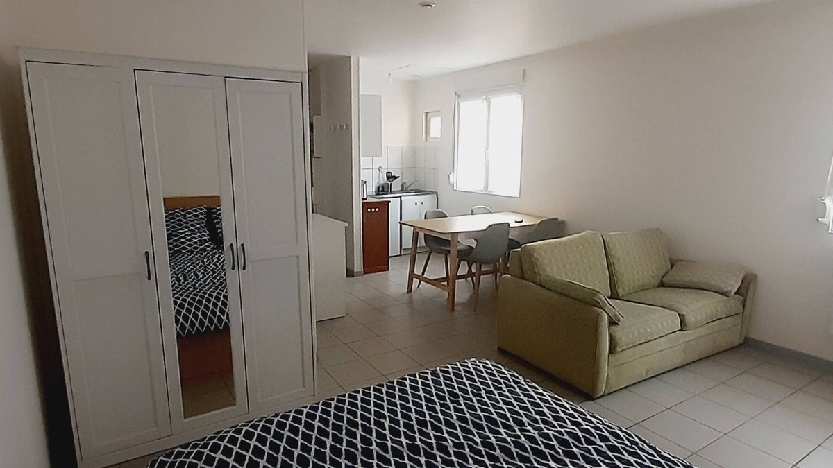 Denain Apartment | Very nice 35 m² studio on ground floor.wifi, Netflix.