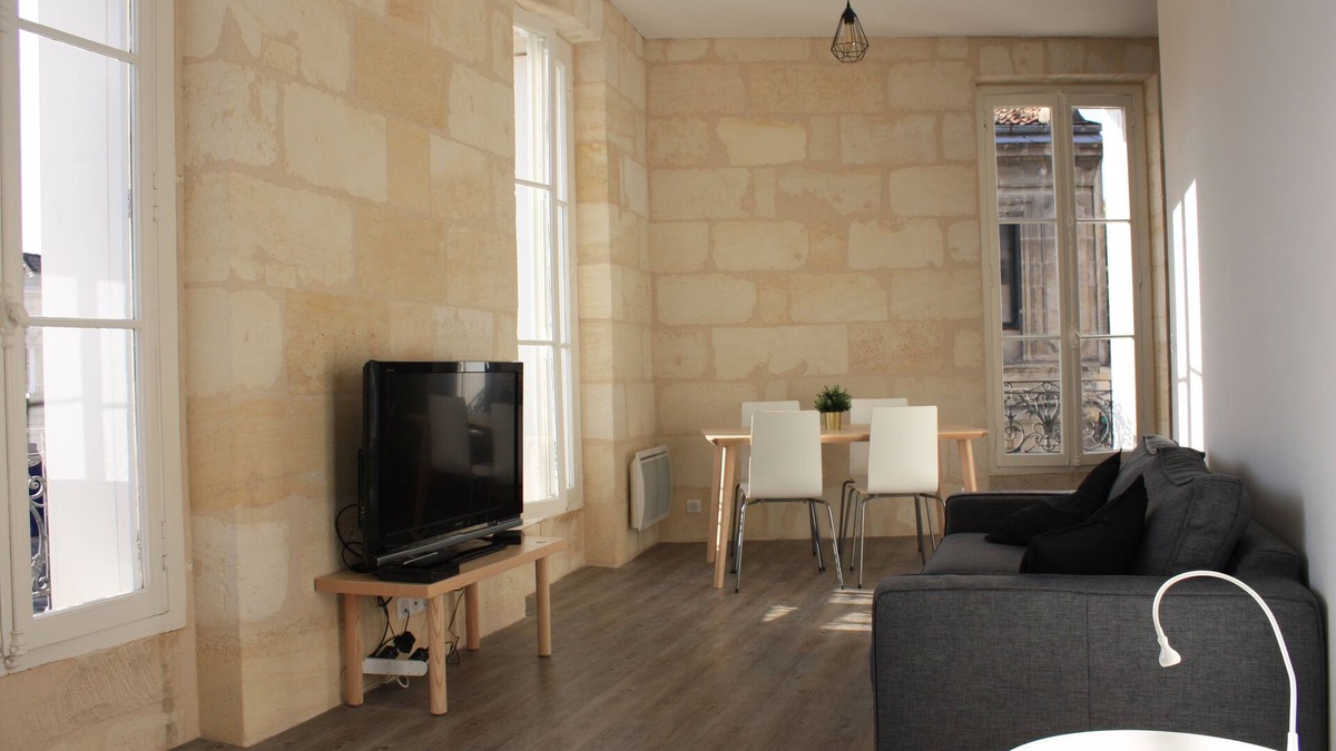 Saint Seurin - Fondaudege Apartment | Very nice renovated apartment in stone building