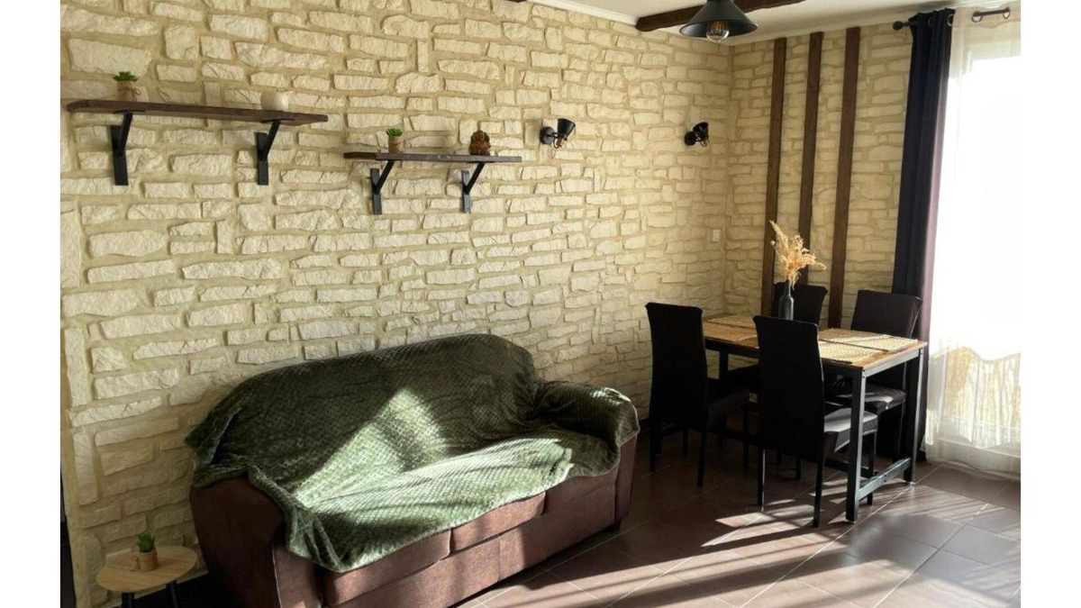 Bagnols-sur-Ceze Apartment | Very nice, secure, refurbished apartment close to all amenities