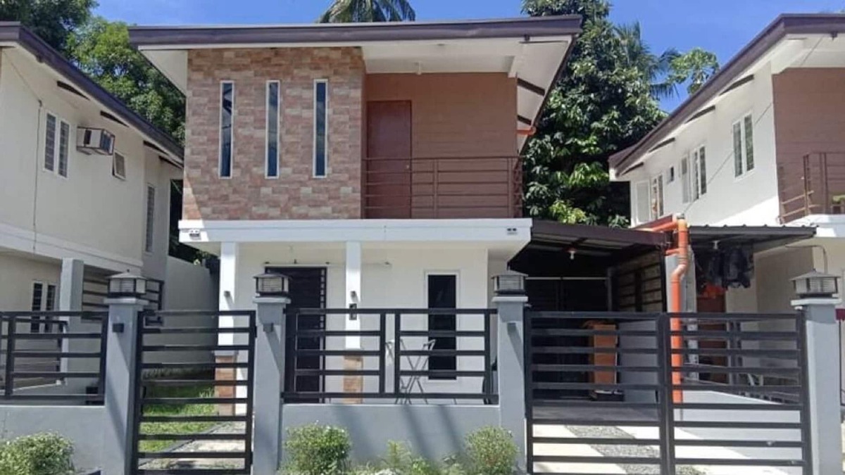 San Pablo House | Very nice townhouse located close to Villa Esccudero and nearby shopping center.